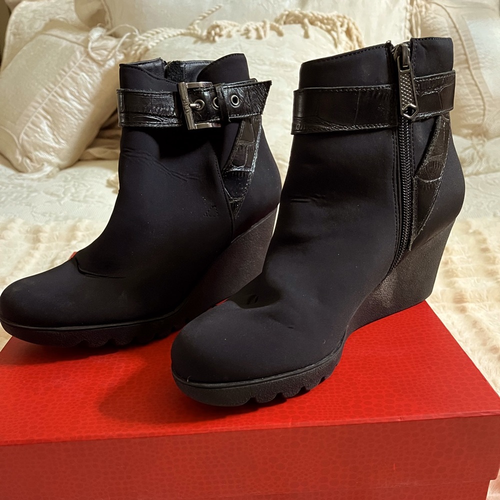 Donald Pliner bootie wedge